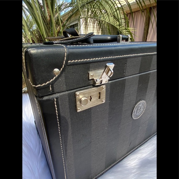 Fendi Train Case, RARE Vintage🧳Travel🧳Italy🇮🇹 - Picture 11 of 16
